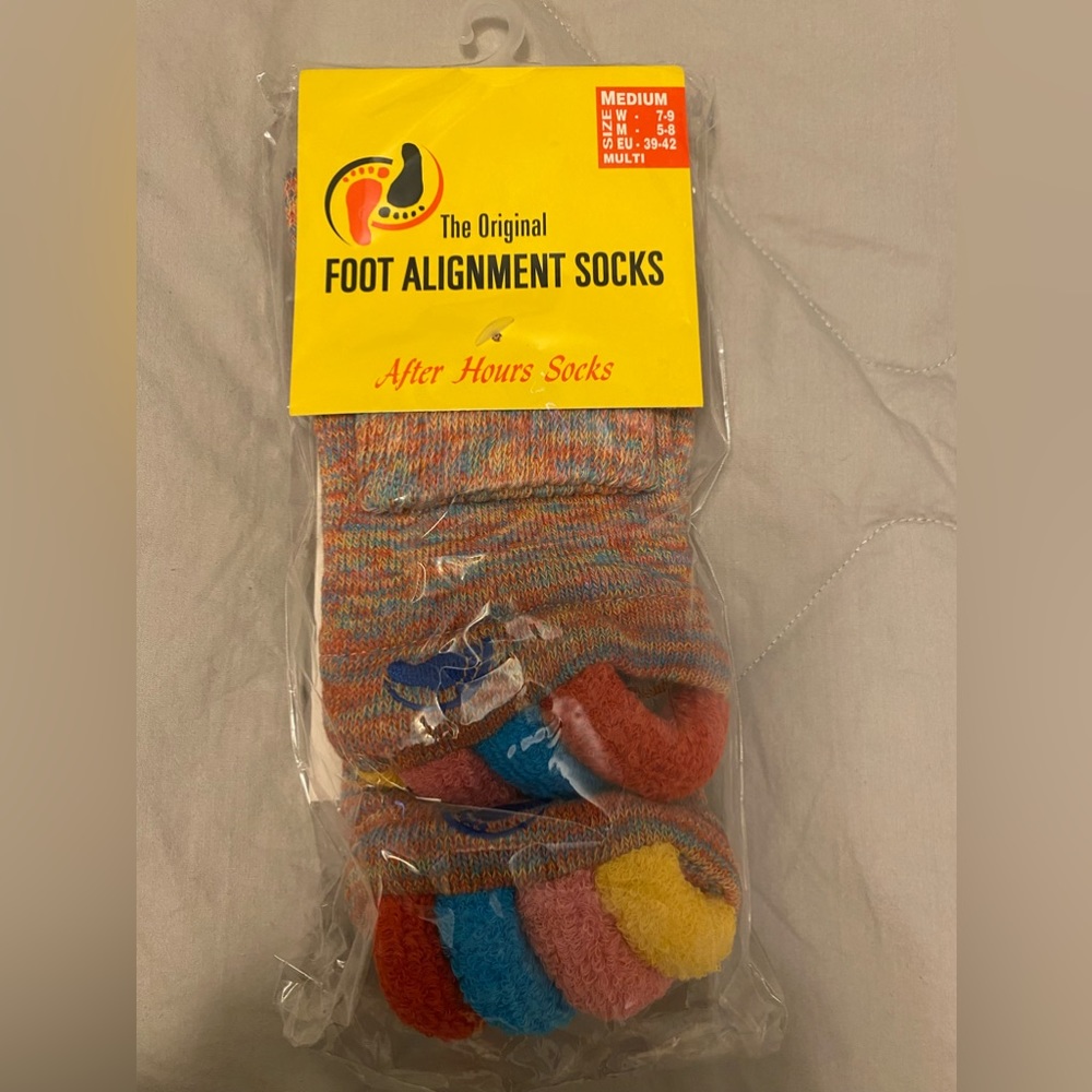 Toe alignment socks